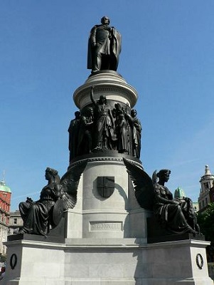 O'Connell_Monument,_O'Connell_Street,_Dublin,_Ireland