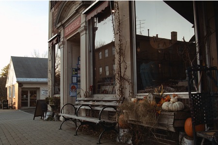 HELLO, BOOKSTORE - STILL 9
